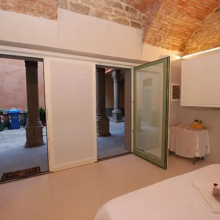 La Rosa Scarlatta Atelier Hébergement de vacances Bergame